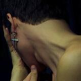 V